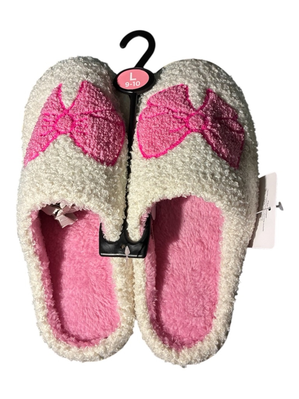 NWT Bobbie Brooks Women’s Cream and Pink Fuzzy Slippers With Pink Plush Bow